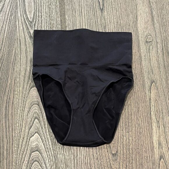 SKIMS Other - NWOT Skims Core Control Brief - Size S/M